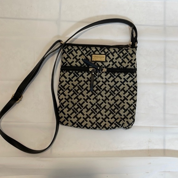 Tommy Hilfiger Handbags - Tommy Hilfiger women’s strapped cross bag